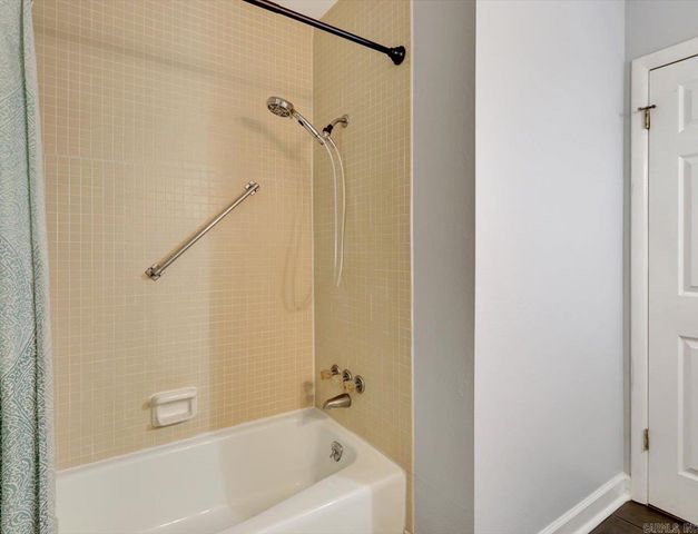 3 Valls Circle, Hot Springs Village, AR 71909