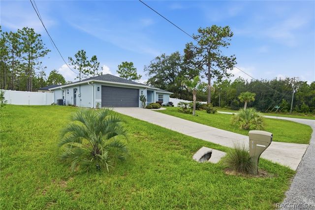 2658 W Fairtree Lane, Citrus Springs, FL 34434