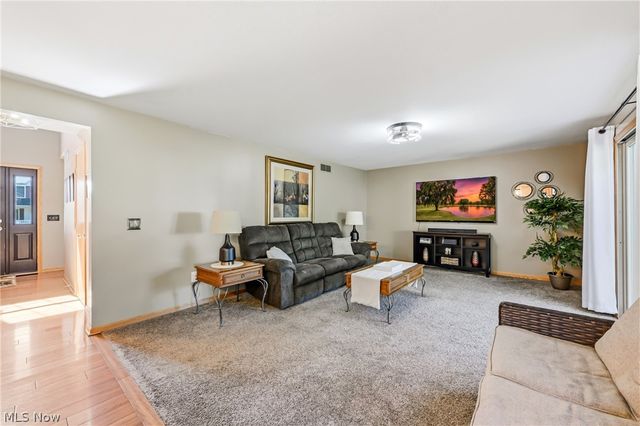 100 Laura Lane, Cortland, OH 44410