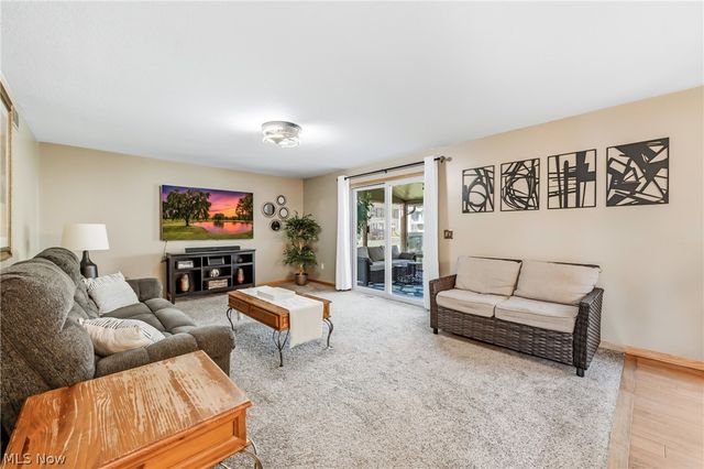 100 Laura Lane, Cortland, OH 44410