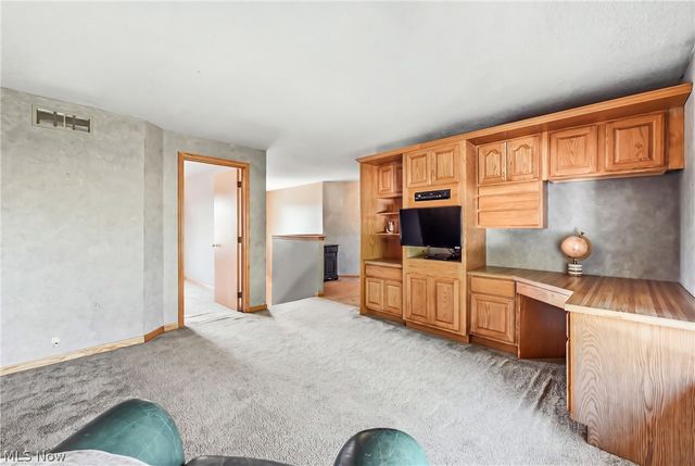 100 Laura Lane, Cortland, OH 44410