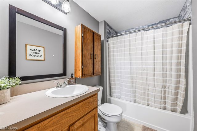 100 Laura Lane, Cortland, OH 44410