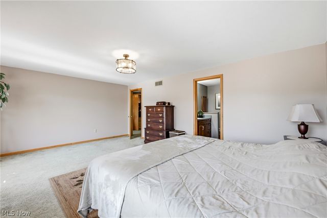 100 Laura Lane, Cortland, OH 44410