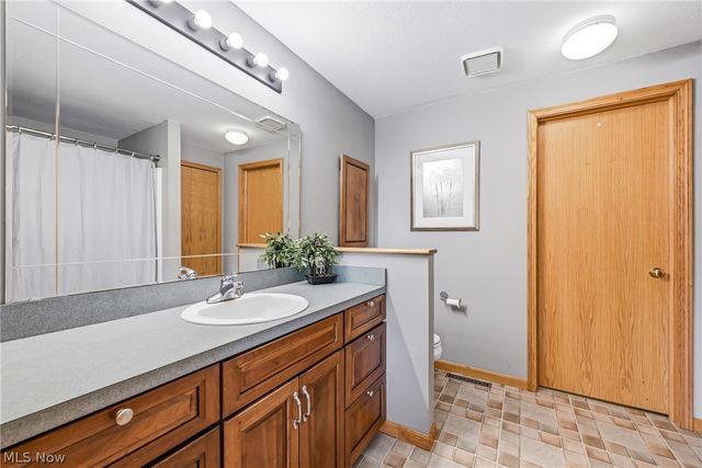 100 Laura Lane, Cortland, OH 44410