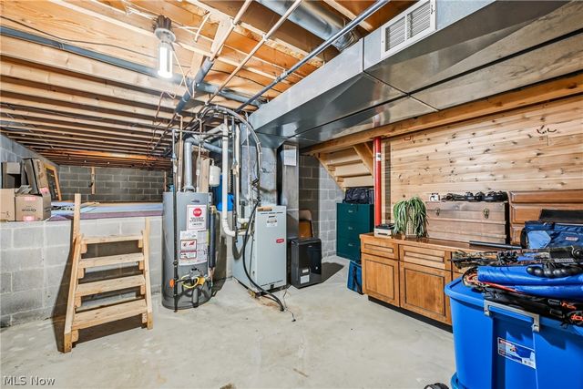 100 Laura Lane, Cortland, OH 44410