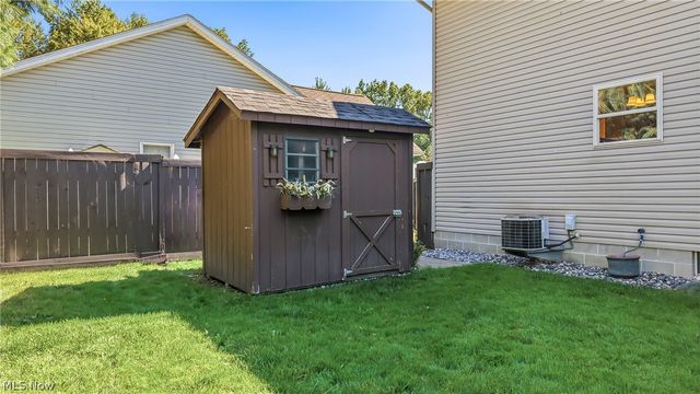 100 Laura Lane, Cortland, OH 44410