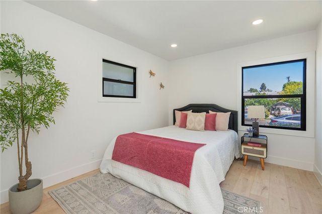 17200 Lanark Street, Lake Balboa, CA 91406