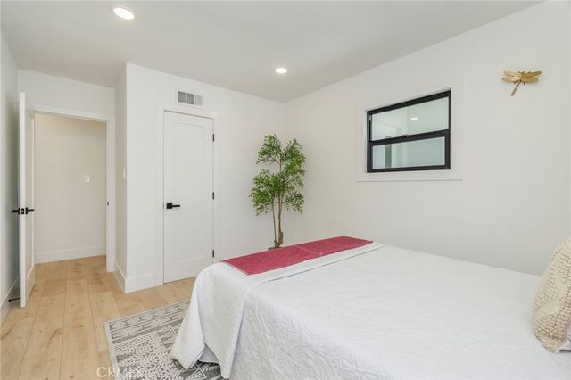 17200 Lanark Street, Lake Balboa, CA 91406