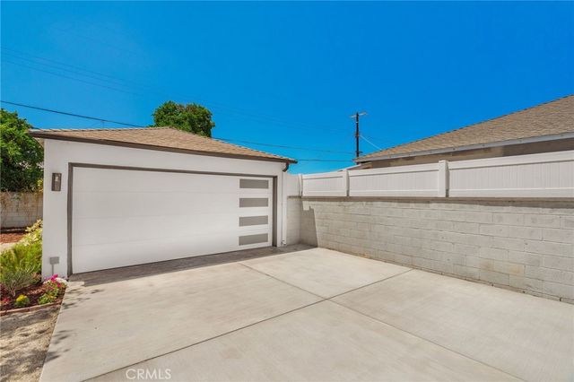 17200 Lanark Street, Lake Balboa, CA 91406