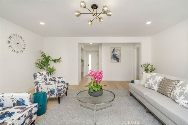 17200 Lanark Street, Lake Balboa, CA 91406
