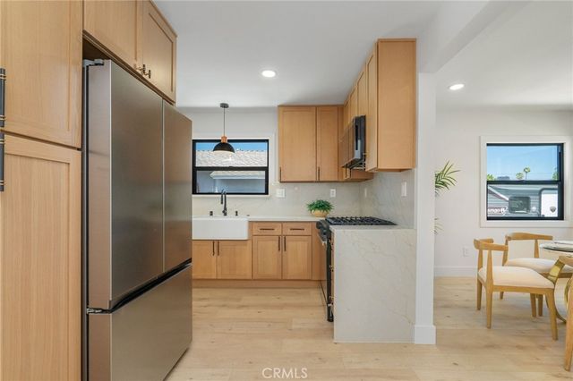 17200 Lanark Street, Lake Balboa, CA 91406