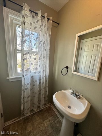 139 Scott Street NE, Warren, OH 44483