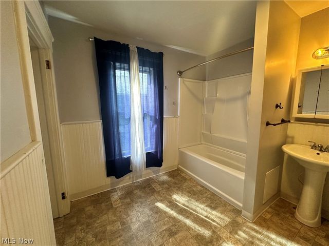 139 Scott Street NE, Warren, OH 44483