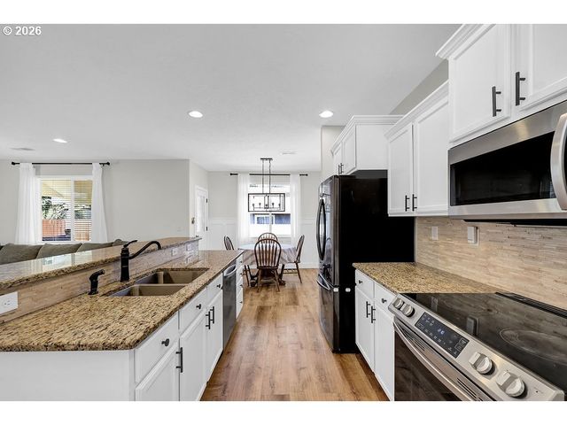 24969 PERKINS Rd, Veneta, OR 97487