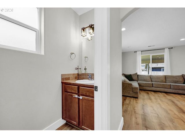 24969 PERKINS Rd, Veneta, OR 97487