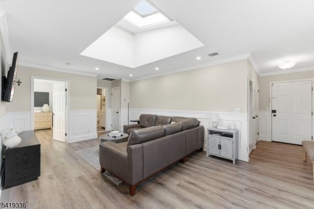 779 Riverside Ave 201, Lyndhurst Twp., NJ 07071
