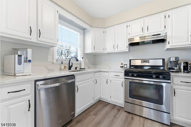 779 Riverside Ave 201, Lyndhurst Twp., NJ 07071