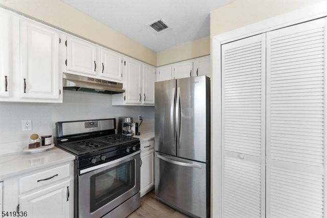779 Riverside Ave 201, Lyndhurst Twp., NJ 07071