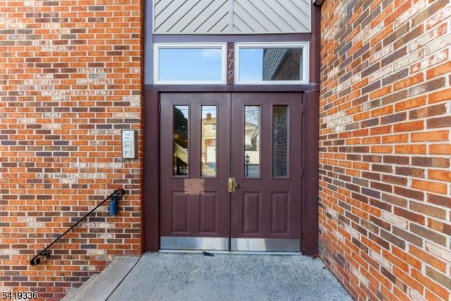 779 Riverside Ave 201, Lyndhurst Twp., NJ 07071