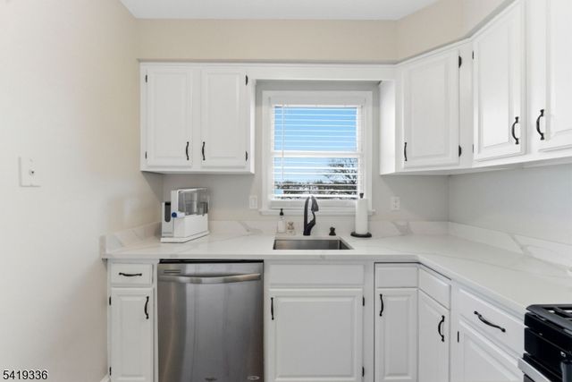 779 Riverside Ave 201, Lyndhurst Twp., NJ 07071
