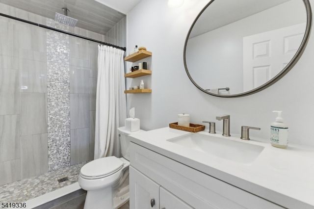 779 Riverside Ave 201, Lyndhurst Twp., NJ 07071