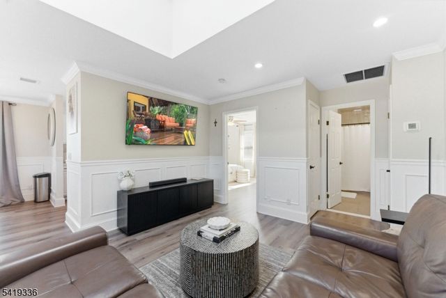 779 Riverside Ave 201, Lyndhurst Twp., NJ 07071