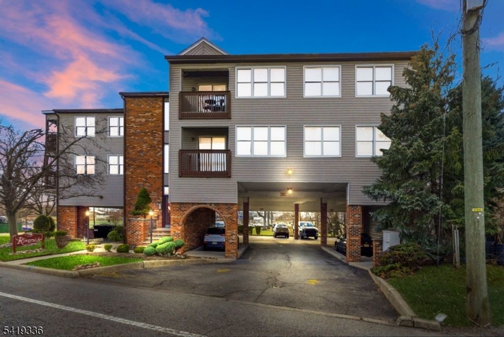 779 Riverside Ave 201, Lyndhurst Twp., NJ 07071