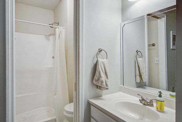 1402 Camp Road Apt 16f, Charleston, SC 29412