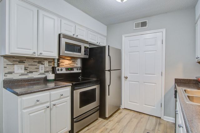 1402 Camp Road Apt 16f, Charleston, SC 29412