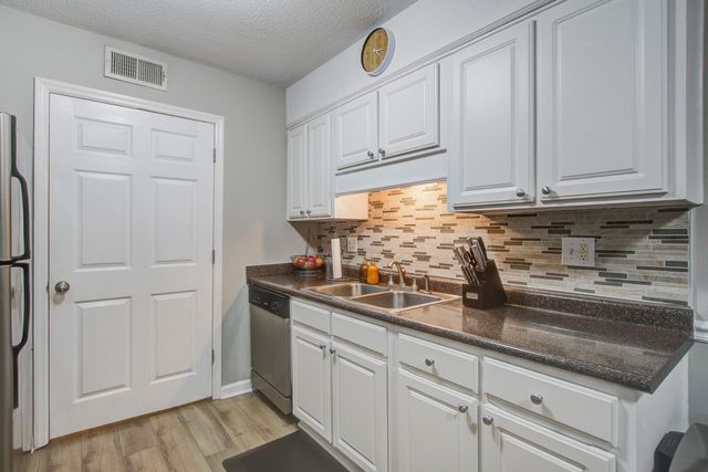 1402 Camp Road Apt 16f, Charleston, SC 29412