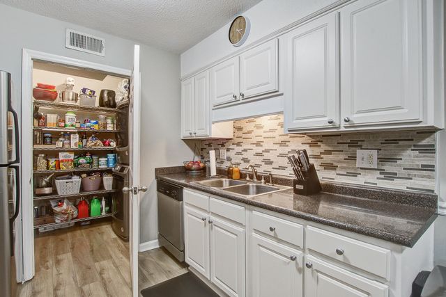 1402 Camp Road Apt 16f, Charleston, SC 29412