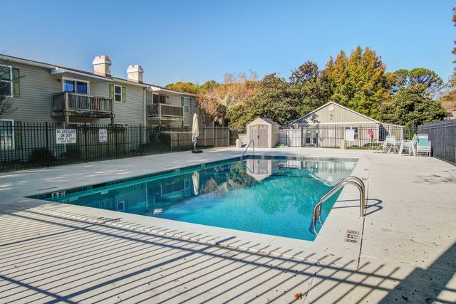 1402 Camp Road Apt 16f, Charleston, SC 29412