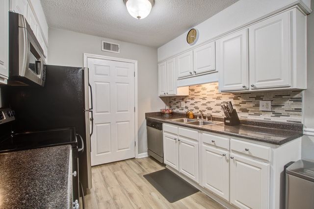 1402 Camp Road Apt 16f, Charleston, SC 29412