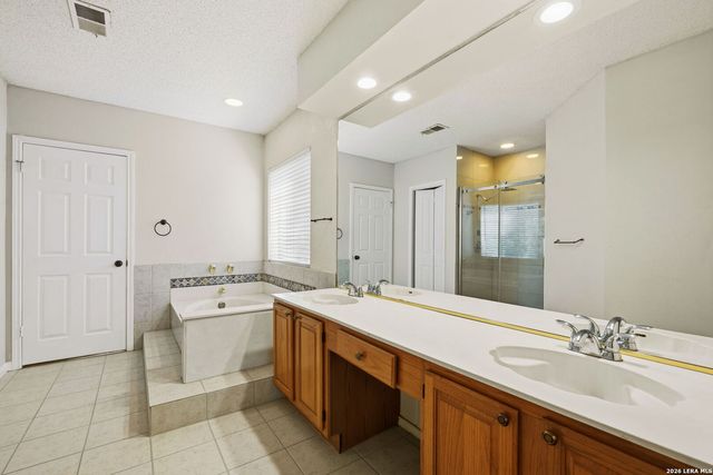 25107 Summit Cv, San Antonio, TX 78258