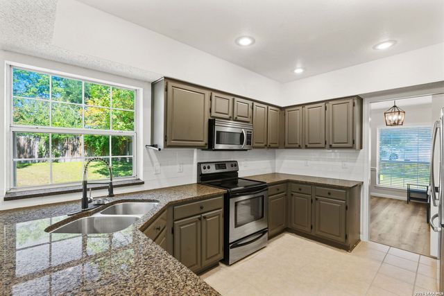 25107 Summit Cv, San Antonio, TX 78258