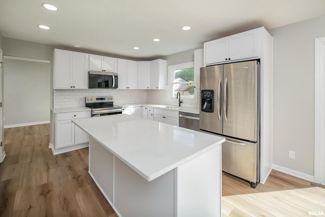 5306 16th Ave Avenue, Moline, IL 61265