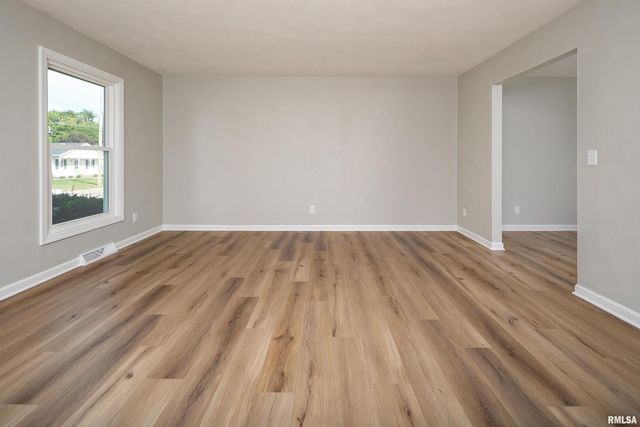 5306 16th Ave Avenue, Moline, IL 61265