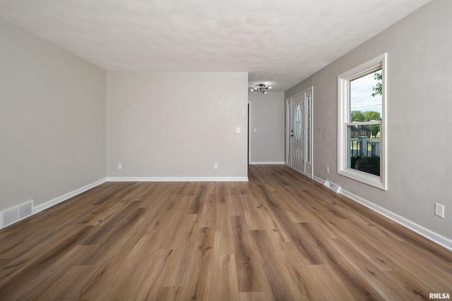 5306 16th Ave Avenue, Moline, IL 61265