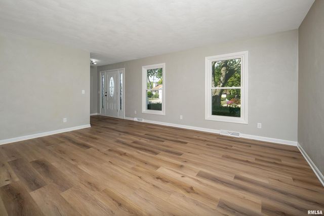 5306 16th Ave Avenue, Moline, IL 61265