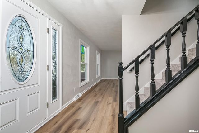 5306 16th Ave Avenue, Moline, IL 61265