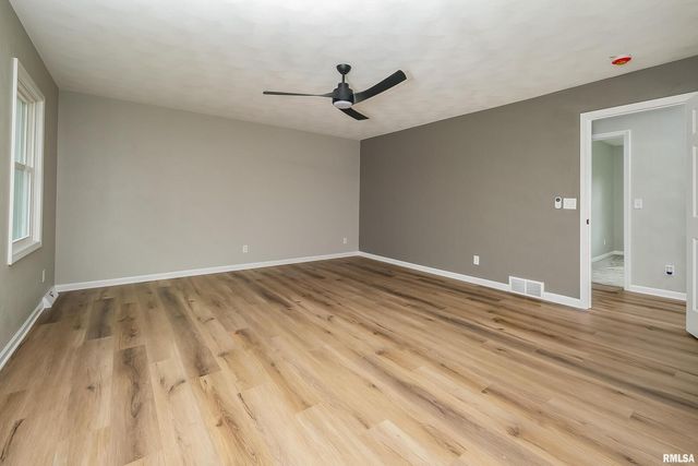 5306 16th Ave Avenue, Moline, IL 61265