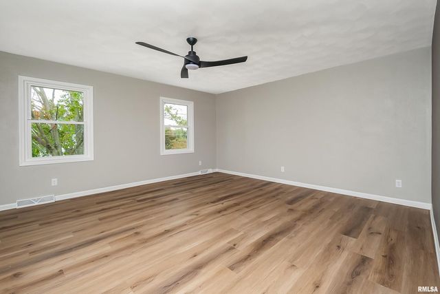 5306 16th Ave Avenue, Moline, IL 61265