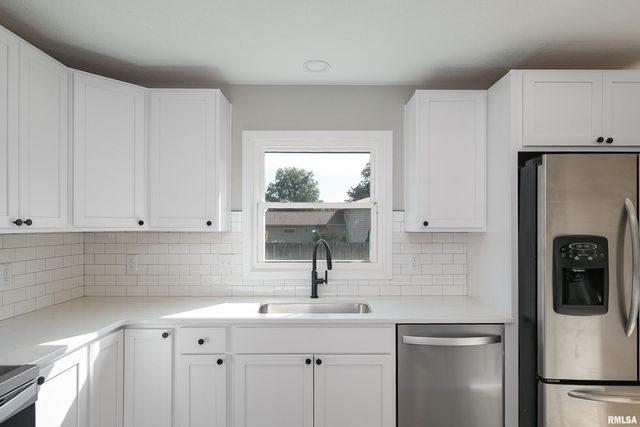 5306 16th Ave Avenue, Moline, IL 61265