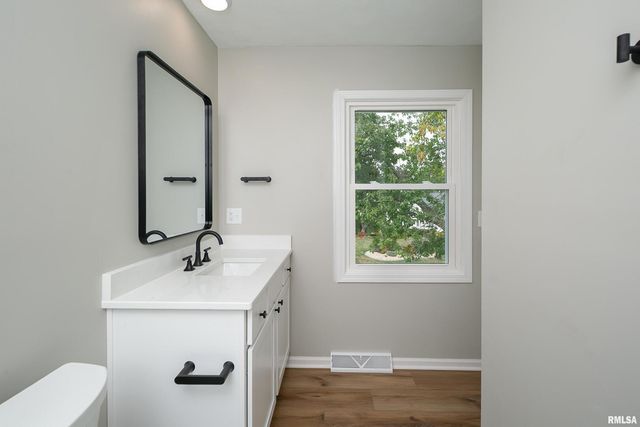 5306 16th Ave Avenue, Moline, IL 61265