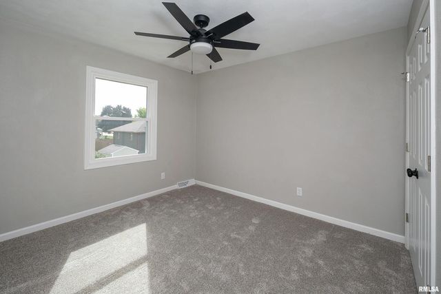 5306 16th Ave Avenue, Moline, IL 61265