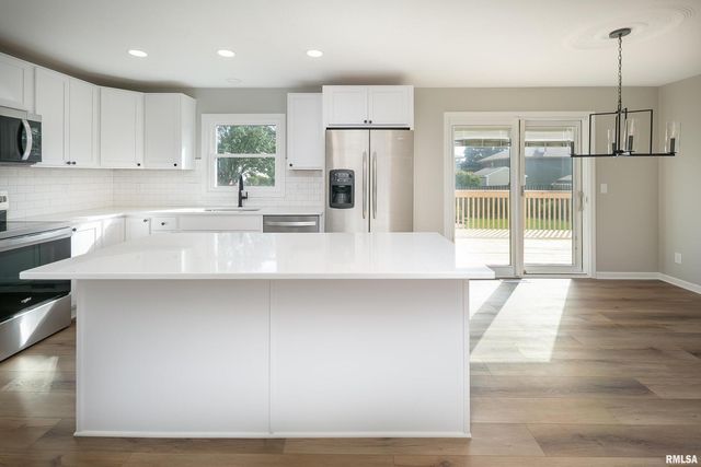 5306 16th Ave Avenue, Moline, IL 61265