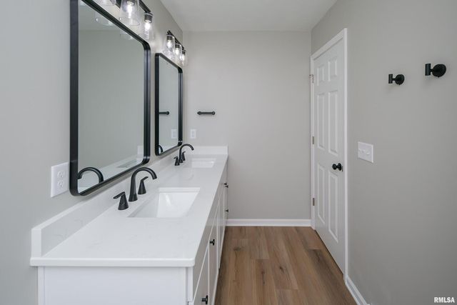 5306 16th Ave Avenue, Moline, IL 61265