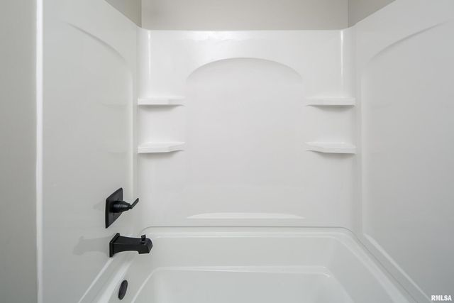 5306 16th Ave Avenue, Moline, IL 61265