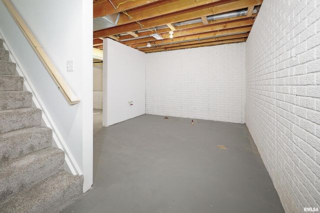 5306 16th Ave Avenue, Moline, IL 61265