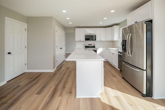 5306 16th Ave Avenue, Moline, IL 61265